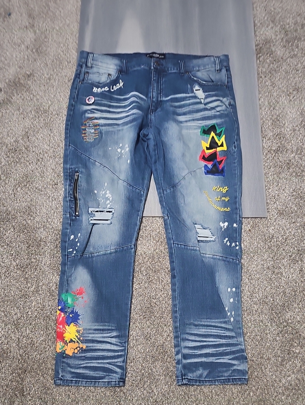 Men's Blue Distressed Paint-Splash Jeans with Embroidered Accents